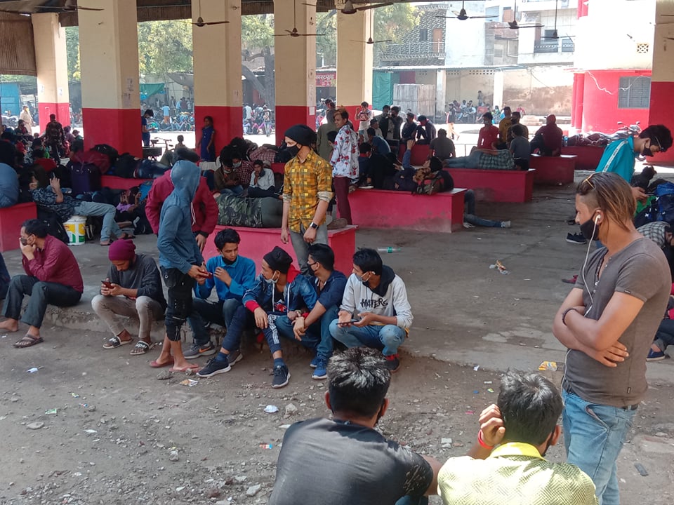 भारतमा ‘जनता कर्फ्यू’, घर फर्किरहेका नेपाली बीचबाटोमै अलपत्र